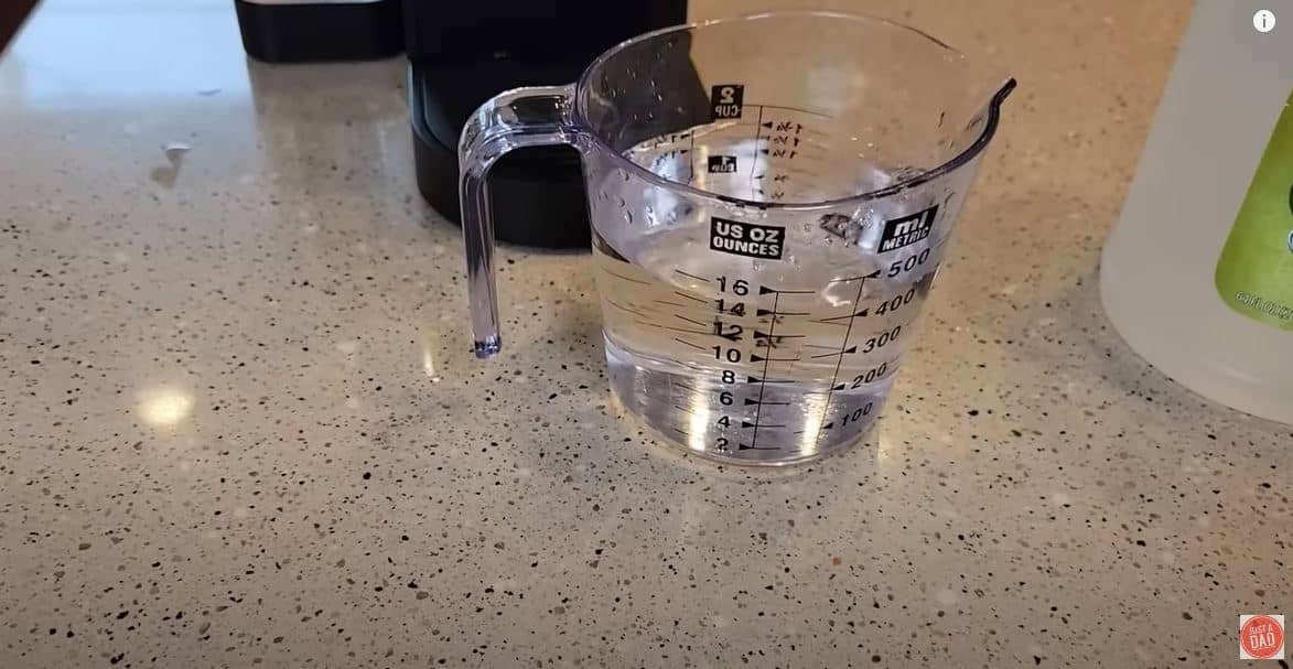 measuring cup full of vinegar